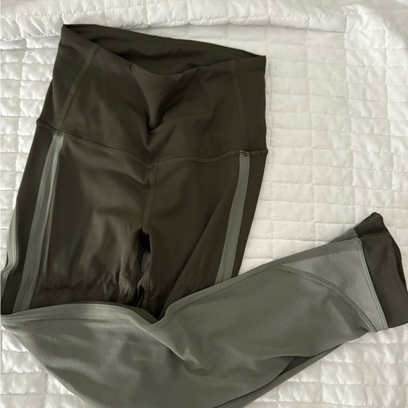 Lululemon mesh green leggings w zippers size 2 never worn - Picture 1 of 4